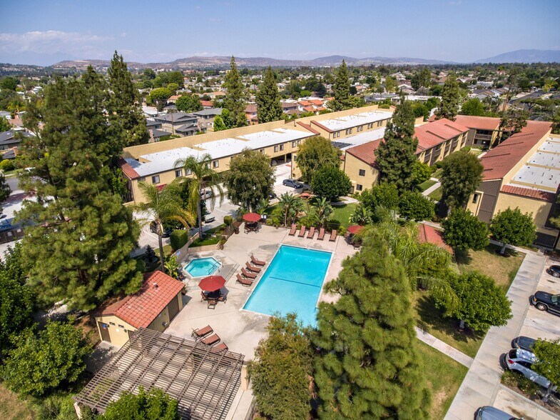 Town And Country Apts 800 S Brea Blvd Brea CA 92821 Apartment Finder