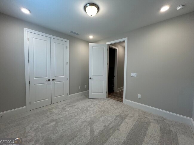 Building Photo - 411 Silverbell Ct