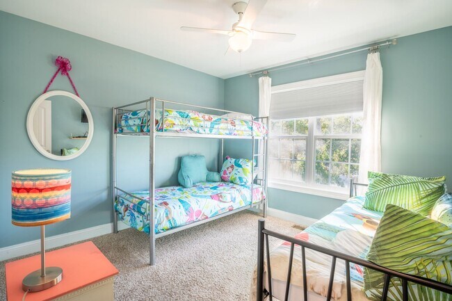 Building Photo - FURNISHED OFF-SEASON MONTHLY RENTAL