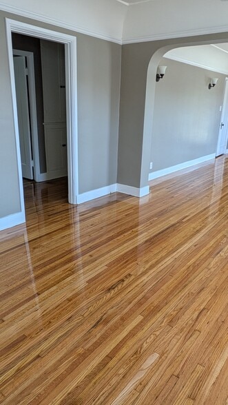 Hardwood floor - 2863 S Sycamore Ave