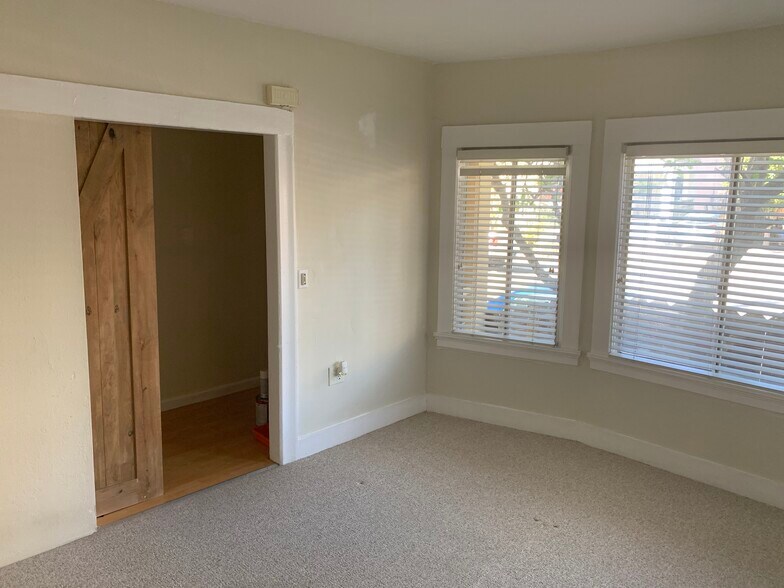 Building Photo - 543 30th St