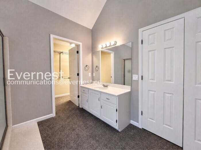 Building Photo - 5950 Henley Dr