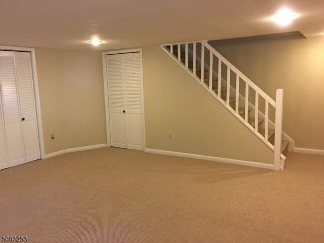 Building Photo - 915 Yorkshire Dr