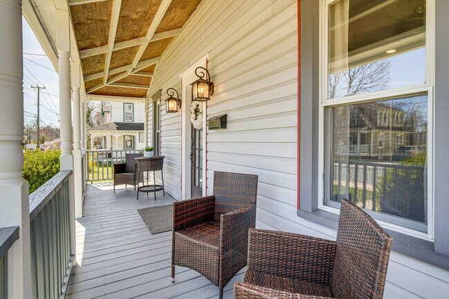 Building Photo - 6127 Longwood Ave