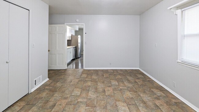 Building Photo - 1408 N Lorraine Ave