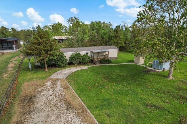 Building Photo - 15930 Pine St