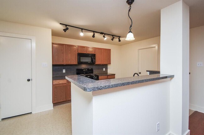 Building Photo - 5726 Silver Oak