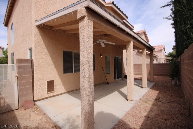 Building Photo - 947 Whispering Grove Ave