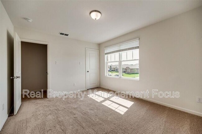 Building Photo - 713 Peach Tree Ln