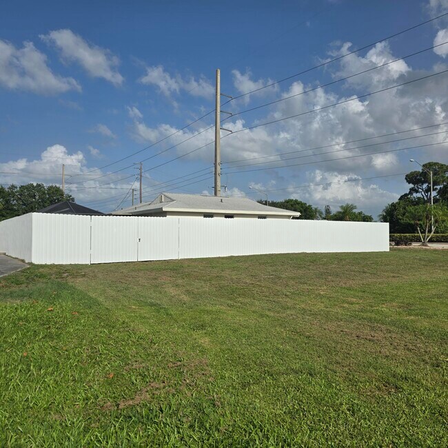 Building Photo - 1285 SE Port St Lucie Blvd