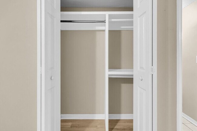 Building Photo - 1850 Montclair Dr