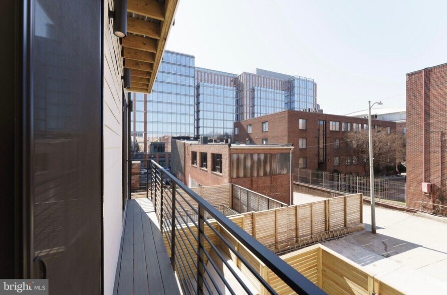 Building Photo - 1112 6th St NW