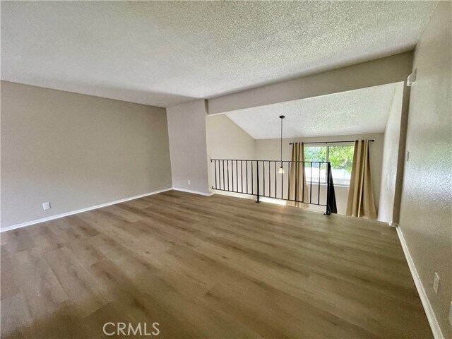 Building Photo - 326 W 9th St