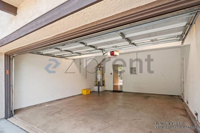 Building Photo - 5536 Cooney Pl