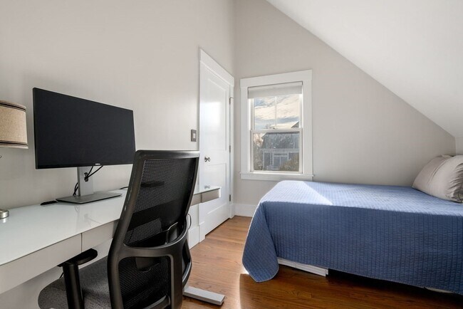 Building Photo - 43 Salcombe St