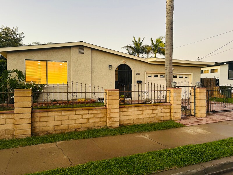 Building Photo - 2811 E 11th St