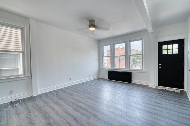 Building Photo - 175 Zabriskie St