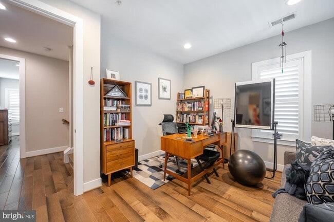 Building Photo - 1126 N Stuart St