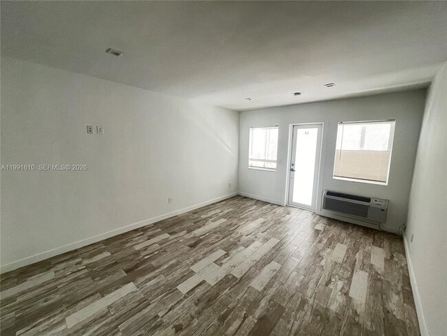 Building Photo - 220 Collins Ave