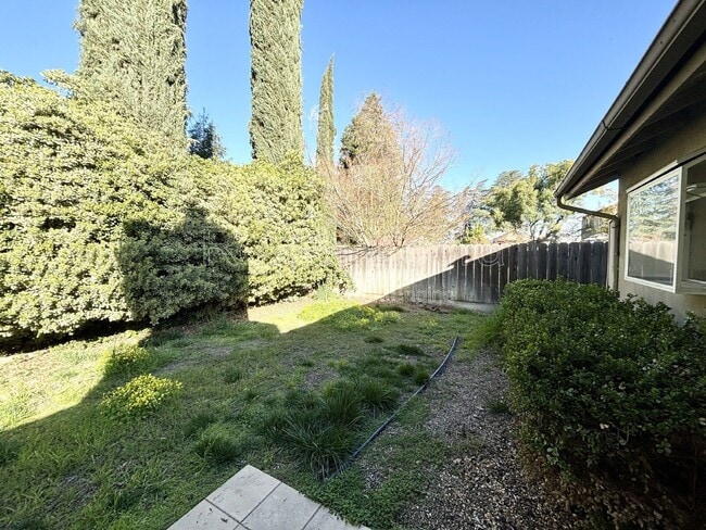 Building Photo - 1445 Cameron Ln
