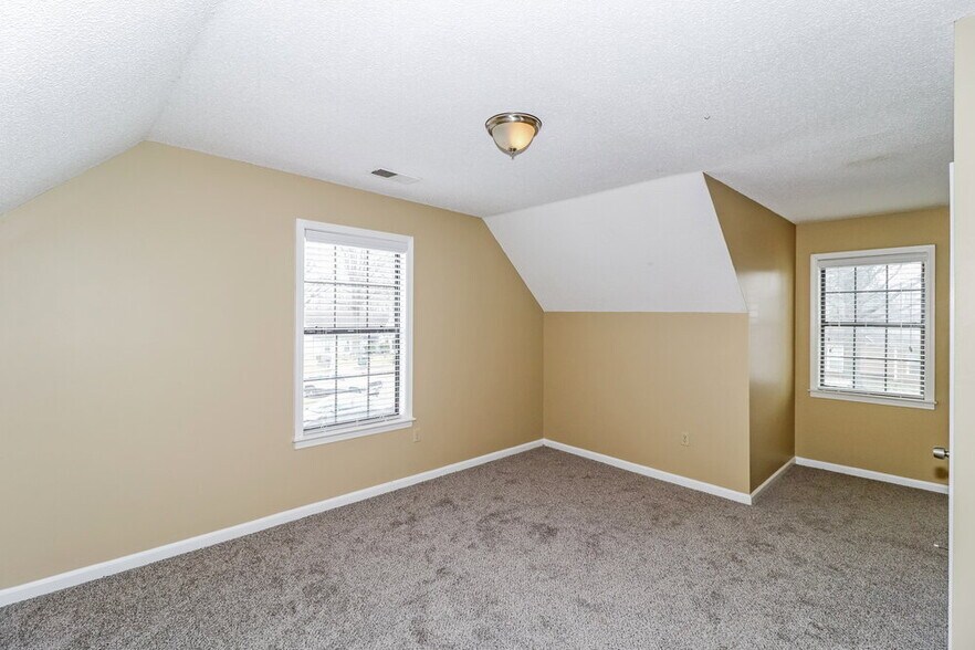 Building Photo - 2691 Country Lawn Cove