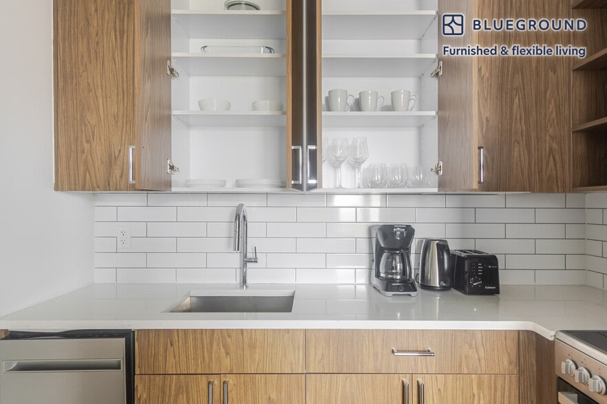 Building Photo - 82 4th Ave