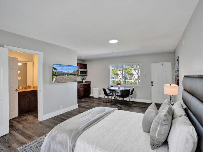 Building Photo - 3208 NE 9th St