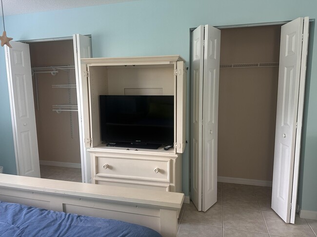 Building Photo - 2950 SE Ocean Blvd