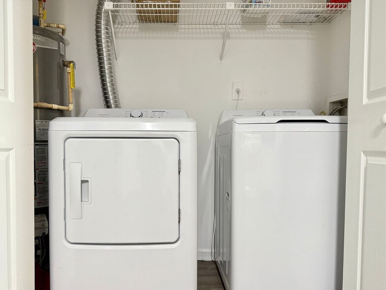 Building Photo - 1275 Sweet Pine Dr