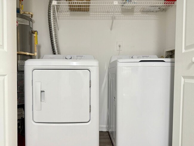 Building Photo - 1275 Sweet Pine Dr