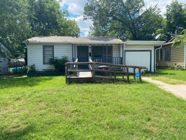 Building Photo - Single-Family Home Available!