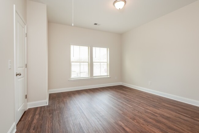 Building Photo - Gorgeous Brand New Townhome!