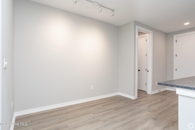 Building Photo - 607 S 11th St