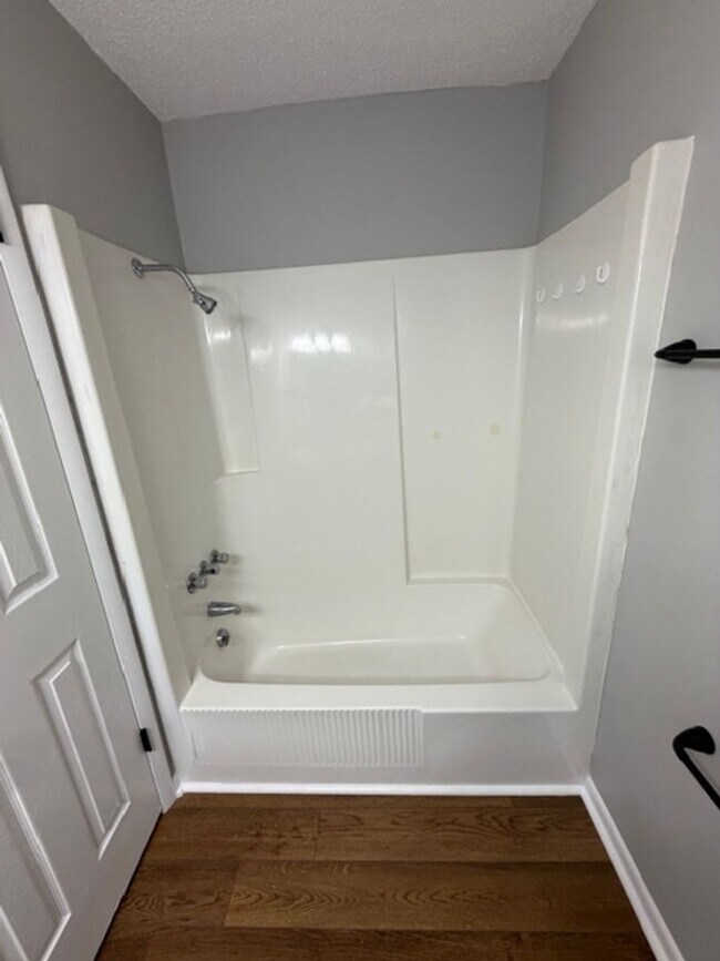 Building Photo - Coming Soon: 3 Bed, 2.5 Bath Condo