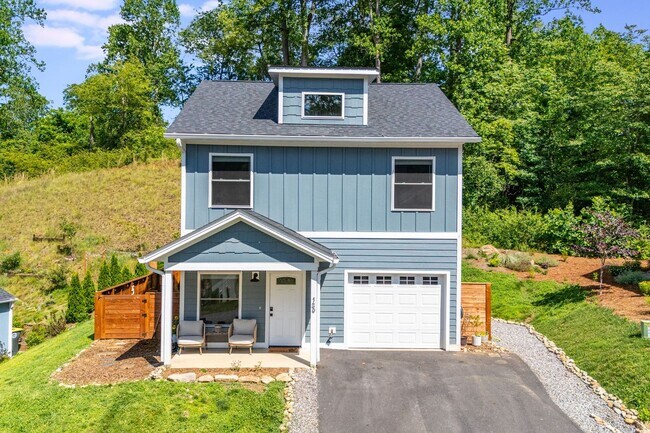 Building Photo - North Asheville 3-Bedroom Home with Fenced-In Yard Near Upcoming Taylor's Wave