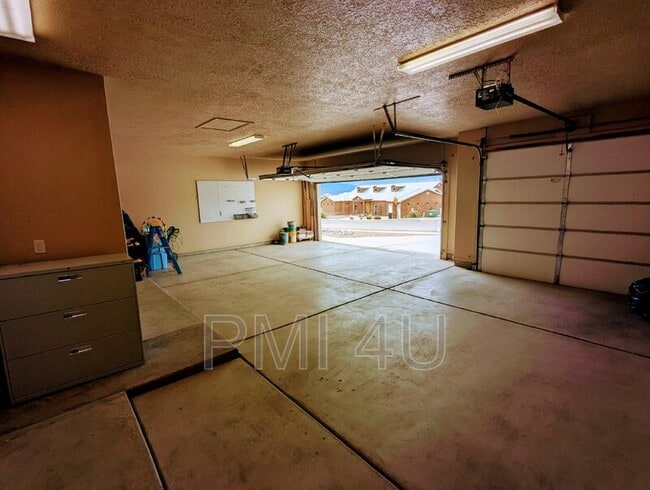 Building Photo - 2317 Garden Rd NE