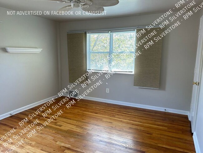 Building Photo - 3282 Coolidge Hwy