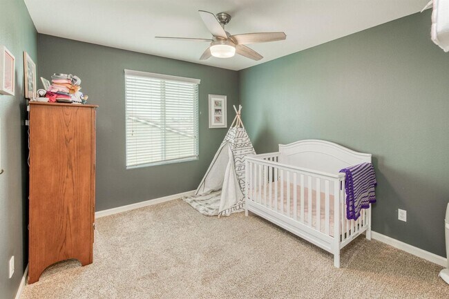 Building Photo - Beautiful 4 Bedroom 2.5 Baths in Clovis