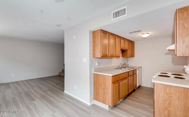 Building Photo - 1087 N 84th Pl