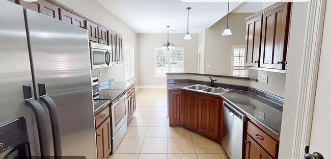 Building Photo - 763 Fairway Pointe Cove W