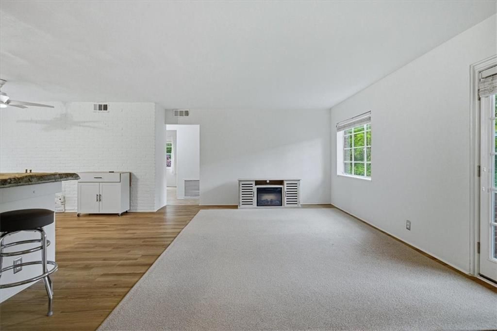 Building Photo - 1381 Normandy Dr NE