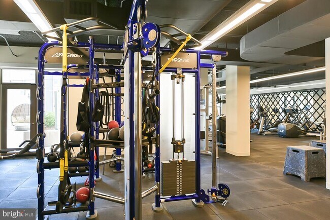 Building Photo - 901 H St NE