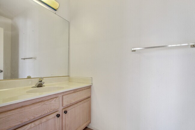 Building Photo - 319 W Duarte Rd