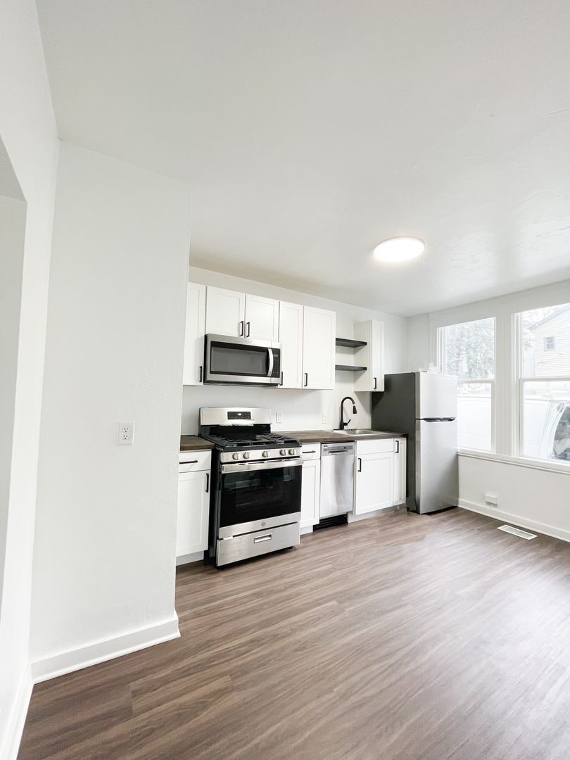 Building Photo - 709-711 Industry St