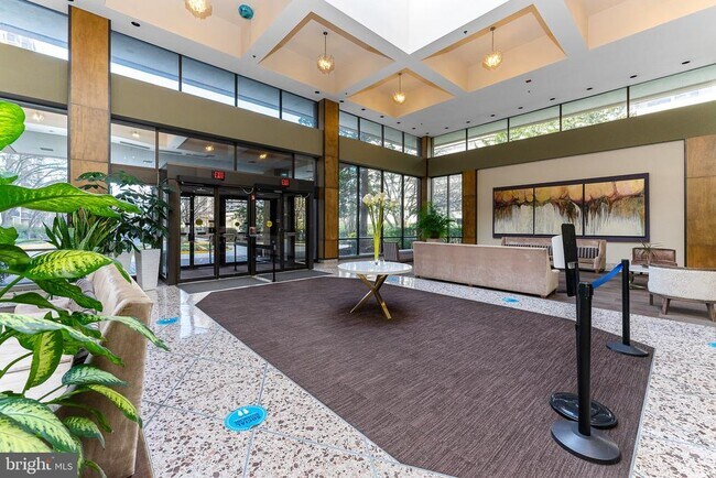 Building Photo - 3713 S George Mason Dr