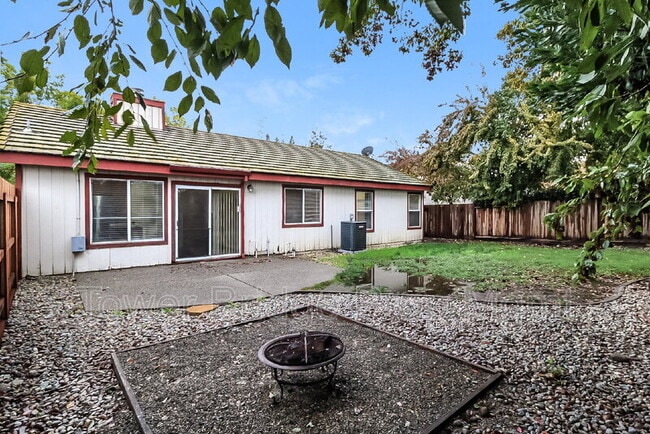 Building Photo - 4726 Stuart St