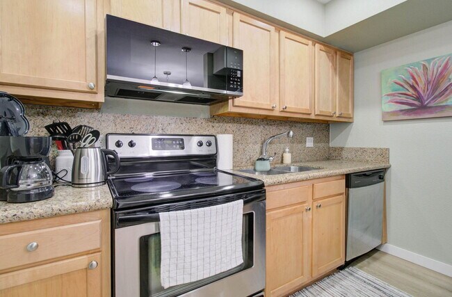 Building Photo - 4410 N Longview Ave