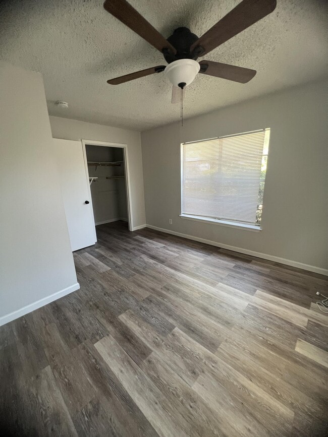 Building Photo - 2209 Bolivar St