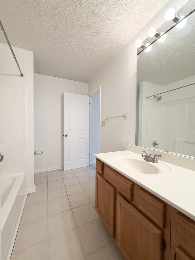 Building Photo - 352 Chase Pl