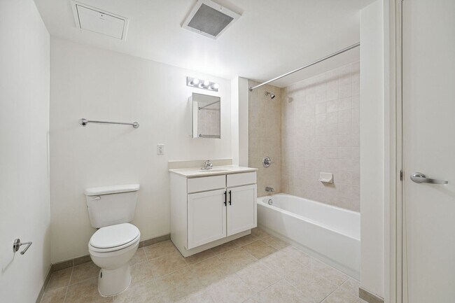 Building Photo - Concierge Building! Available Now! Electri...
